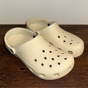 CROCS Classic Clog in the color Bone